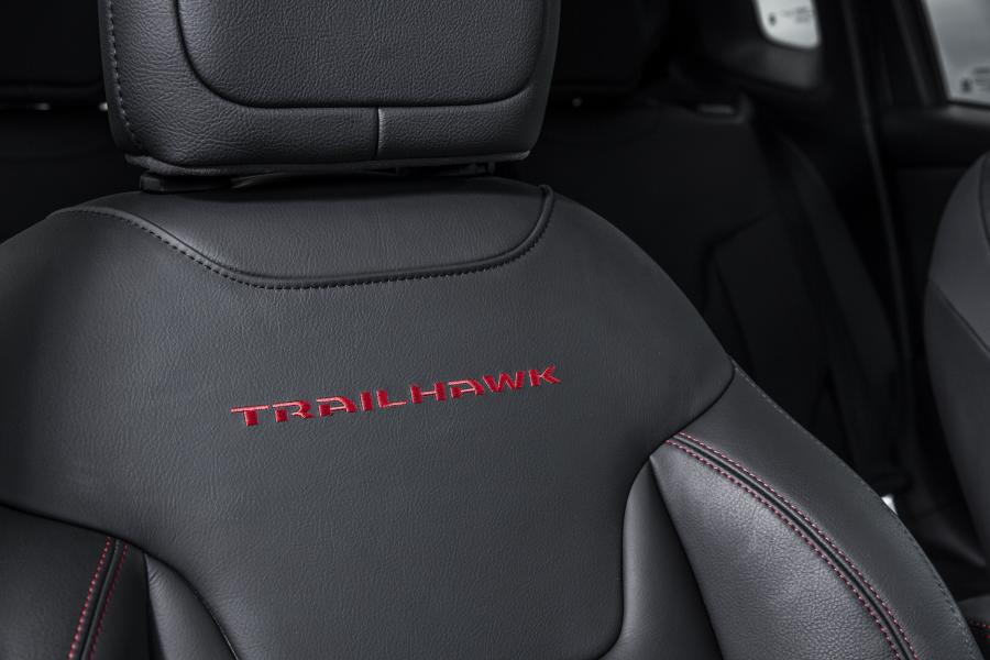 Детали интерьера Jeep Renegade Trailhawk (BU) 2018 года  (UK) (фото 28 из 36)